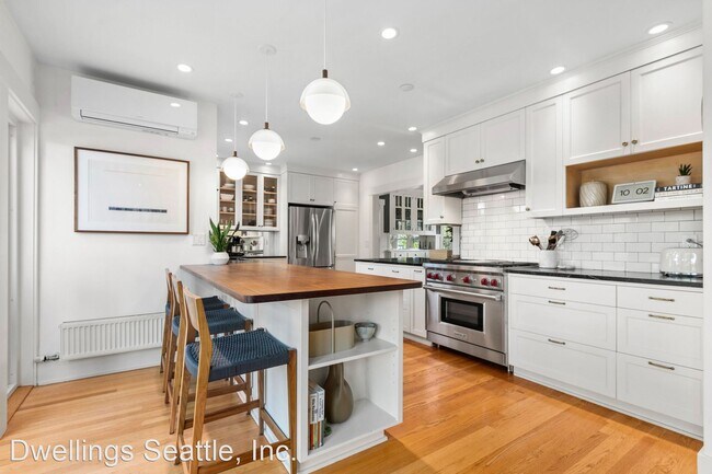 Foto del edificio - 4 br, 3.5 bath House - 927 32nd Ave