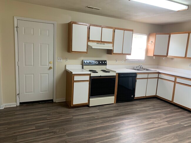 Foto del edificio - 415 Laurence Ln