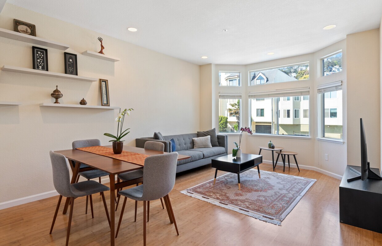Living Room / Dining Room - Main floor - 787 Monterey Blvd