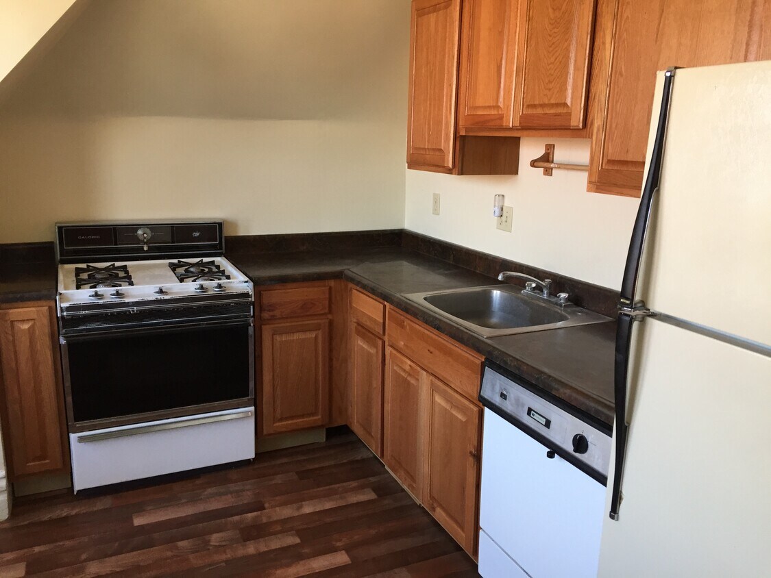 Kitchen - 6347 Marchand St