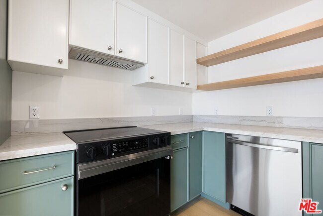 Foto del edificio - 8561 Belmont St