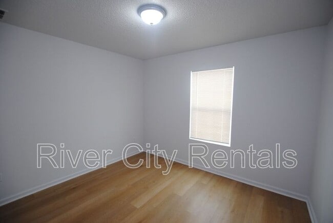 Building Photo - 5623 Overlook Dr E