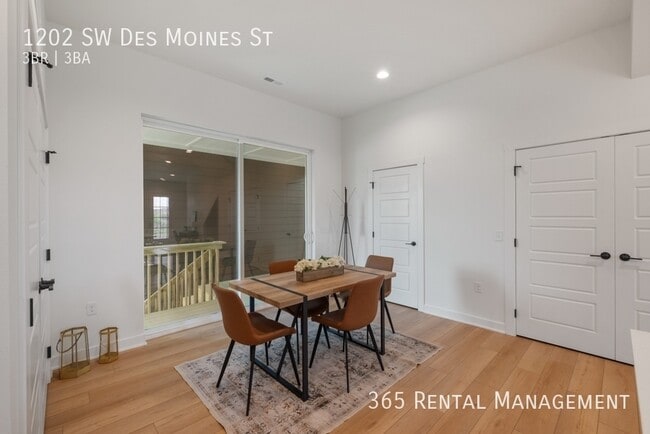 Building Photo - 1202 SW Des Moines St