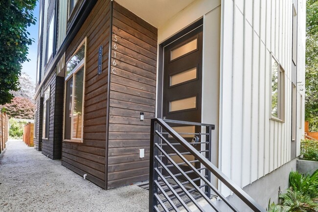 Building Photo - Stylish 3 Bedroom with Rooftop Decks and Dedicated Parking