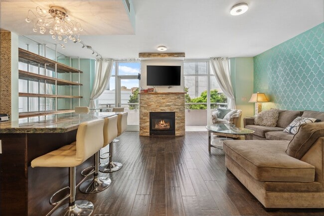 Building Photo - Modern 2-Bedroom Condo with Premium Amenit...
