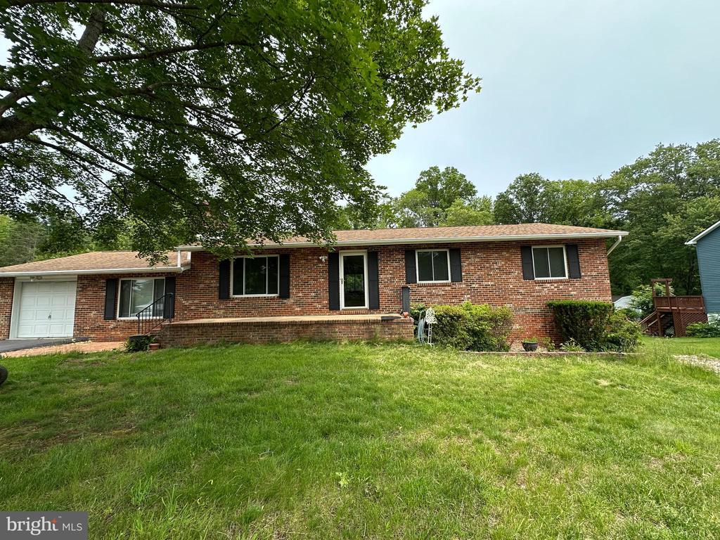 Foto principal - 6476 Lancaster Dr