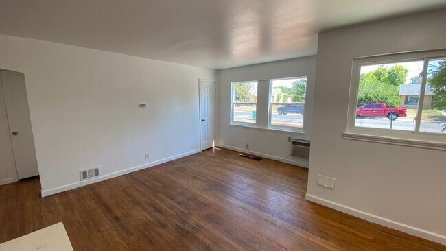 Building Photo - **Peaceful 4 bedroom home in Aurora, CO**