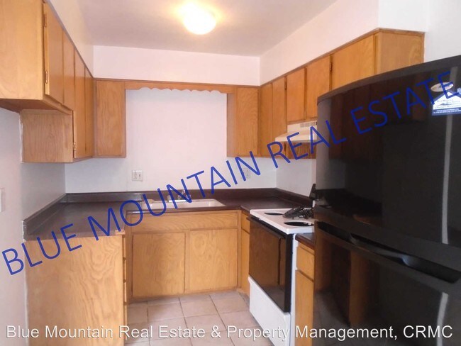 Building Photo - 311 University Dr