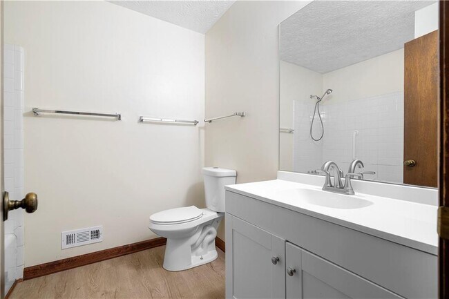 Building Photo - 3260 Creek Hollow Dr