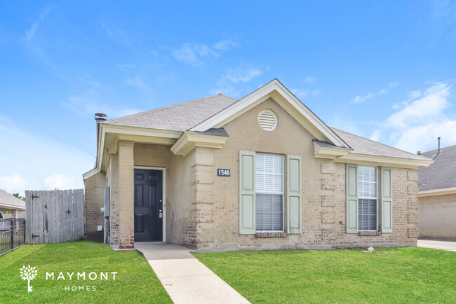 Building Photo - Lovely 3 Bedroom Home