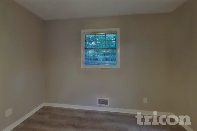 Building Photo - 2270 Emerald Castle Dr