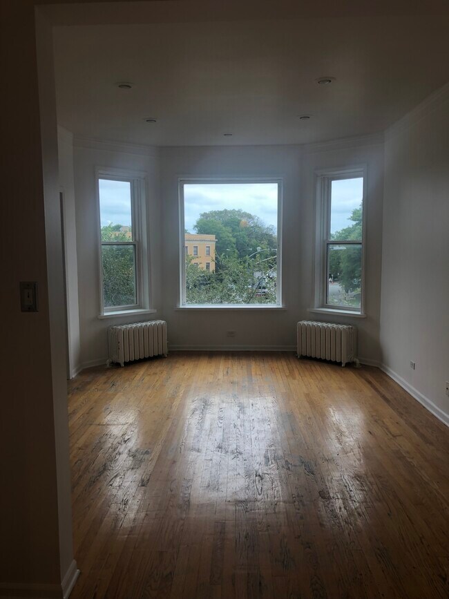 Foto del edificio - 2614 N Kedzie Ave