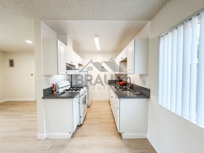 Foto del edificio - 6336 Tujunga Ave