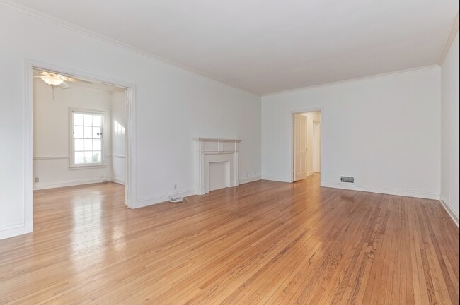 Building Photo - 439 S Palm Dr