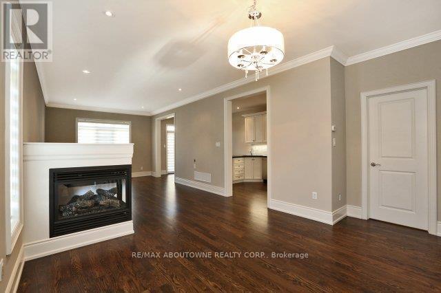 Photo du bâtiment - 2430 Whistling Springs Crescent