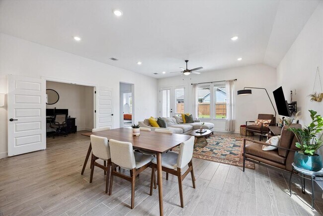 Foto del edificio - 8112 Skytex St