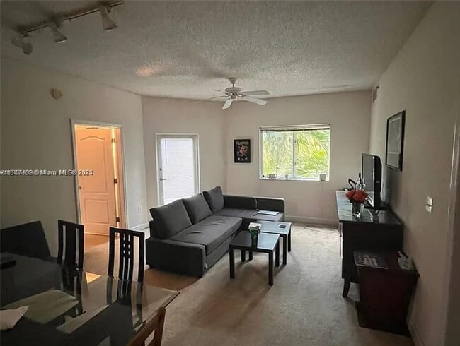 Foto del edificio - 6001 SW 70th St