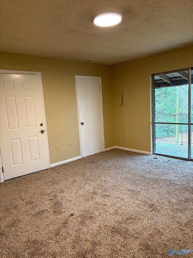 Foto del edificio - 4 Cloverleaf Dr