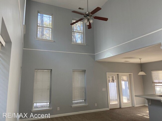 Building Photo - 3 br, 2.5 bath House - 640 Summer Hill Way