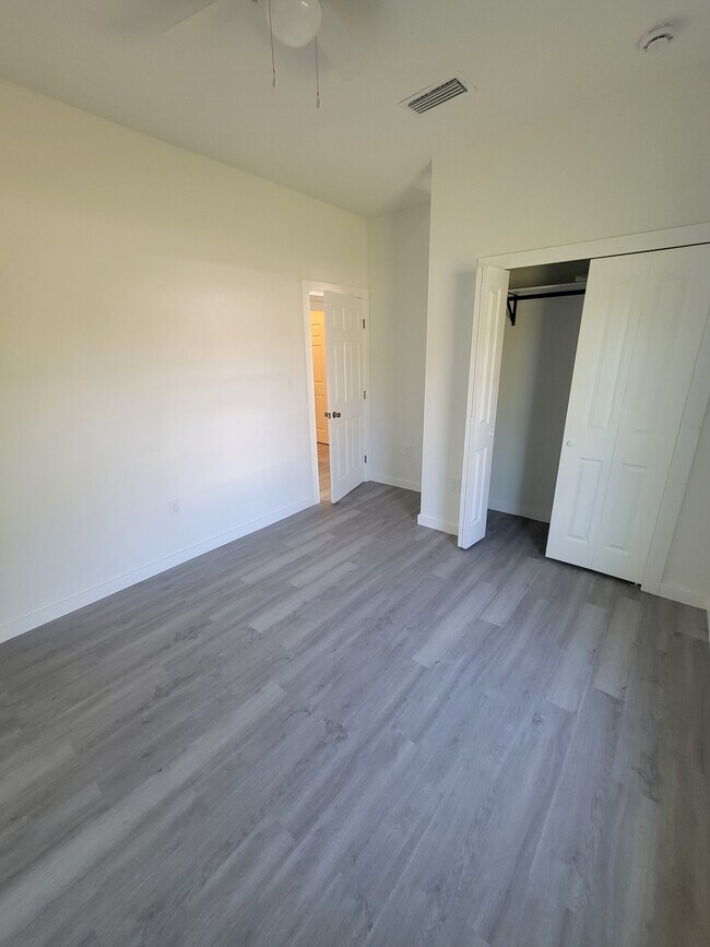 Foto del edificio - 2457 Haven St