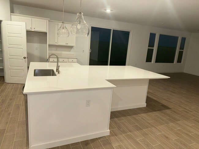 Foto del edificio - 1053 Traverse Dr S