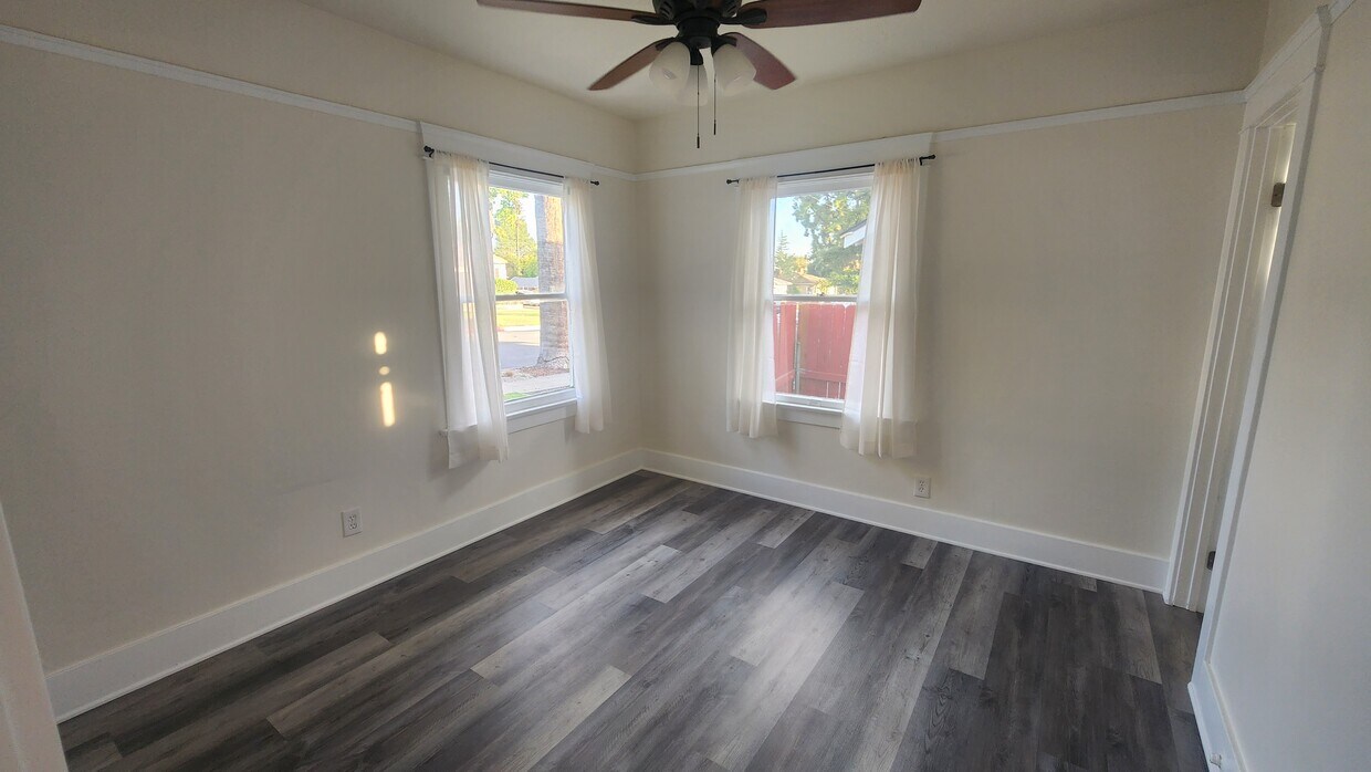 Primary Photo - 203 N Canyon Blvd