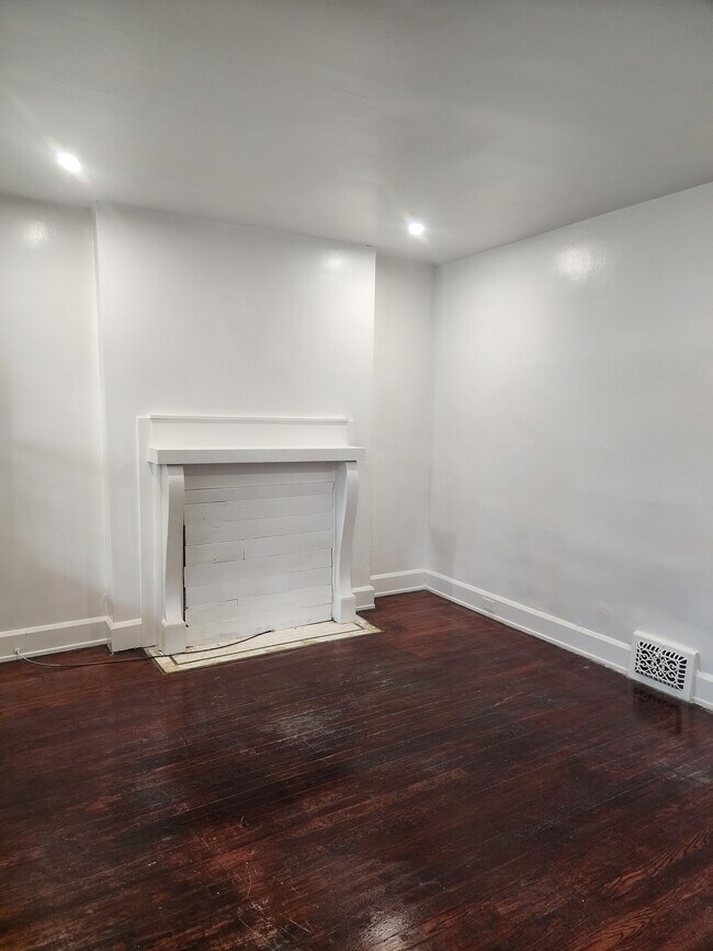 Living room - 3247 E 55th St