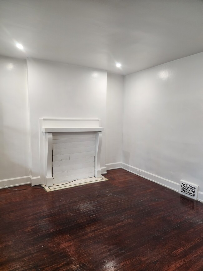Living room - 3247 E 55th St