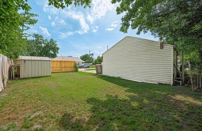 Foto del edificio - 6741 Goforth St