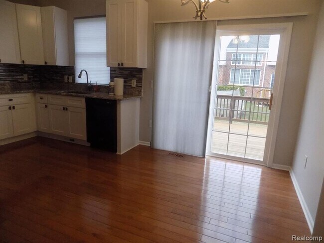 Foto del edificio - 41825 Mitchell Rd