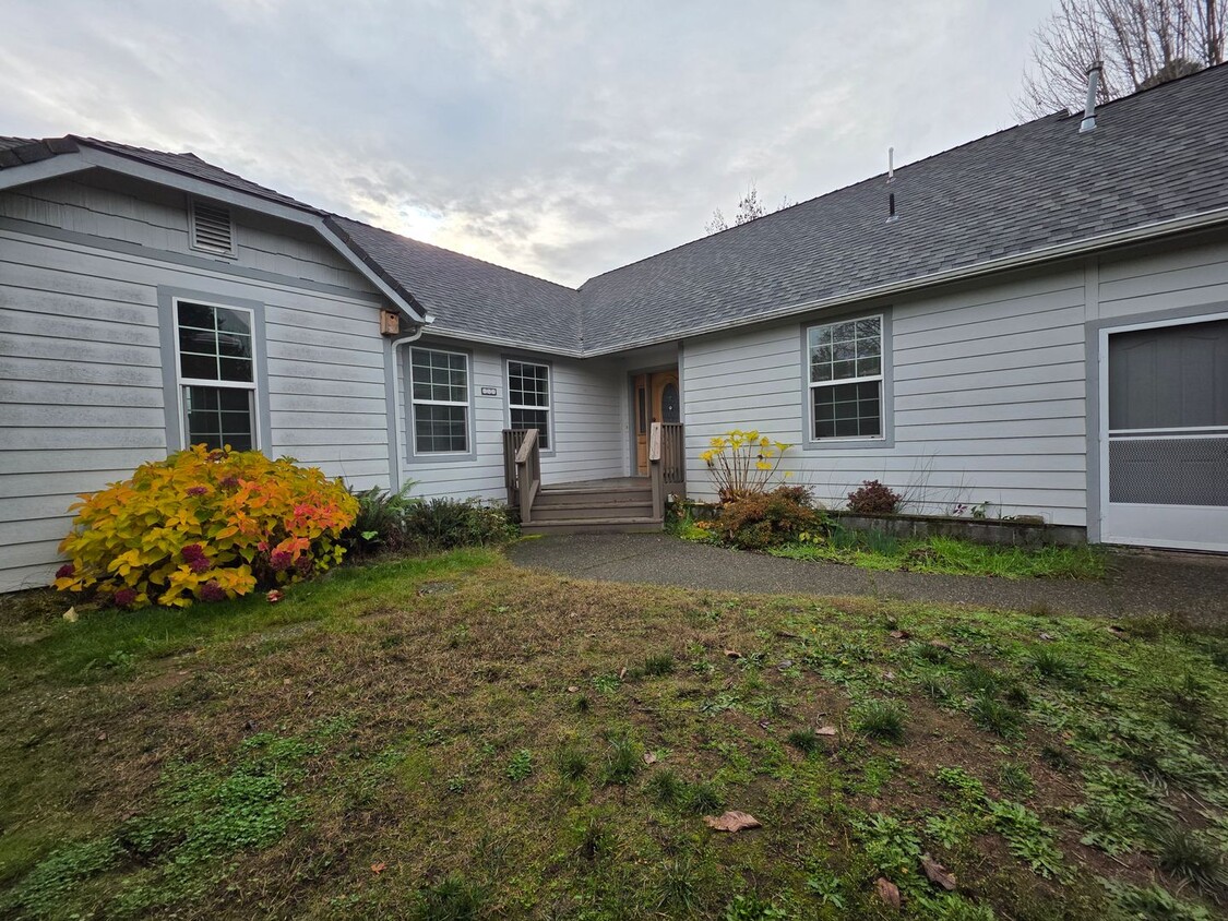 Primary Photo - Newer 3 bed 2 bath