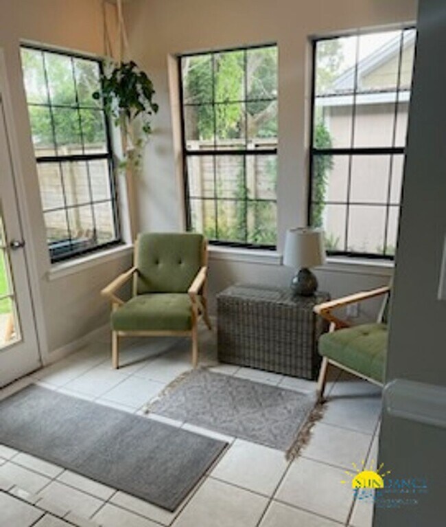 Building Photo - Gorgeous 3 Bedroom Ranch Style Home in Destin