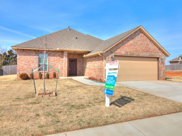 Beautiful 4bd/2bth home in Yukon! House for Rent in Yukon, OK