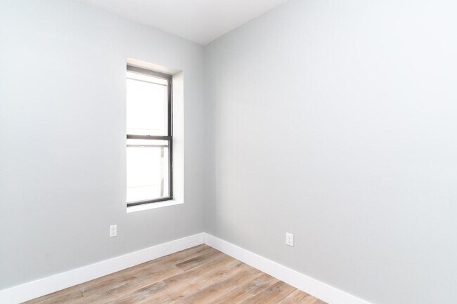 Building Photo - 1365 St Johns Pl
