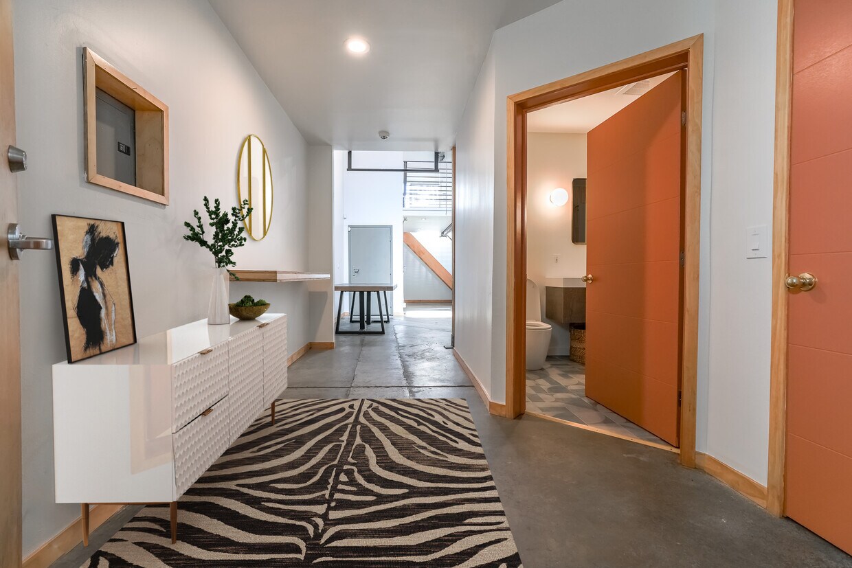 Entryway - Virtually staged - 2323 Magnolia St
