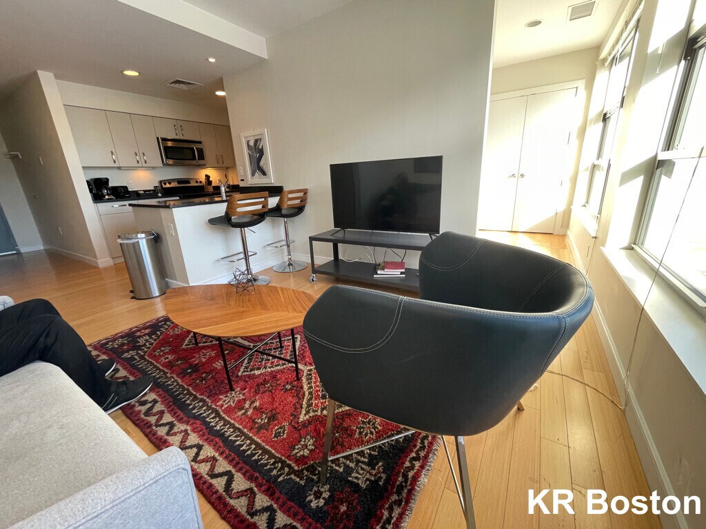 Foto principal - 615 Albany St