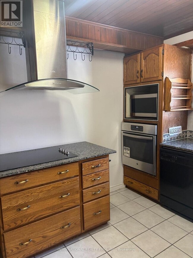 Building Photo - 397 Centre St E