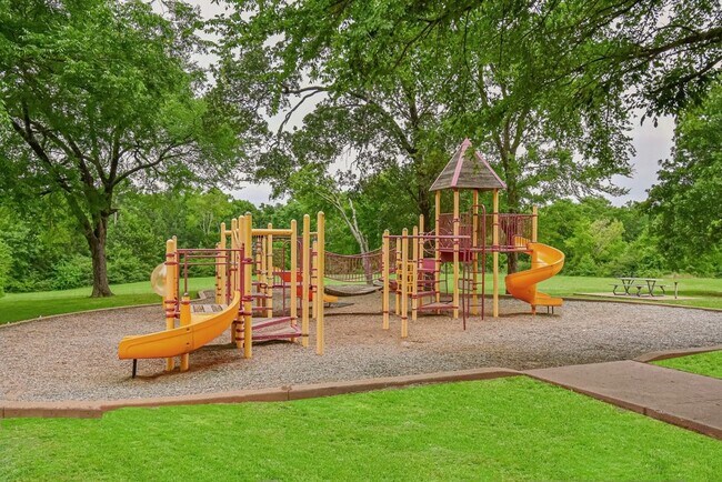 Foto del edificio - 1220 Heritage Dr