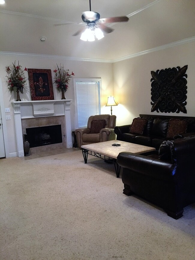 Building Photo - Beautiful home in Bayou Bend....