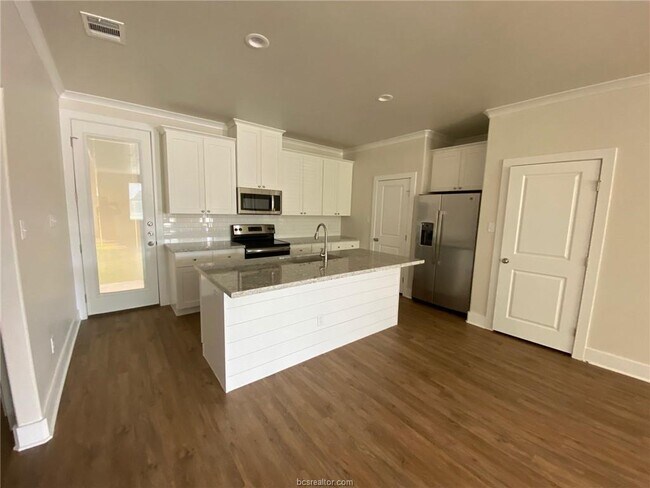 Building Photo - 505 Dominik Dr