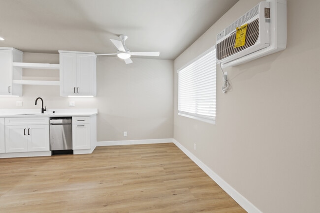 Dining Area - 15962 S Myrtle Ave