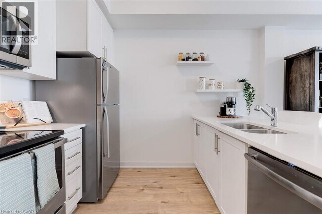 Building Photo - 590 N Service Rd