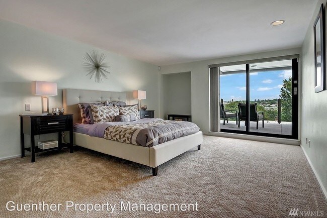 Foto del edificio - 2040 Waverly Pl N