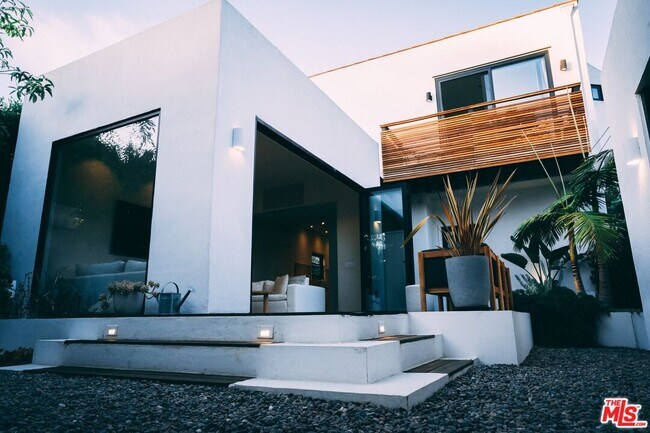 Building Photo - 217 7th Ave