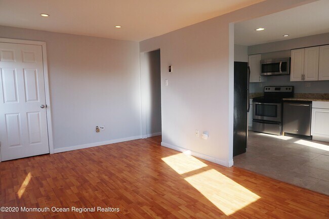 Building Photo - 535 Long Branch Ave