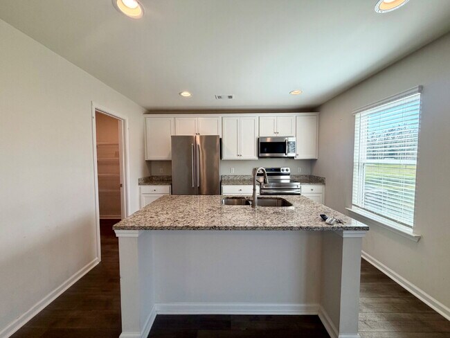 Foto del edificio - Four Bedroom Home in Heritage New Riverside!
