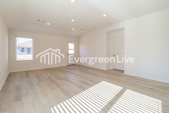 Building Photo - 33 Sourdough Crk Ln