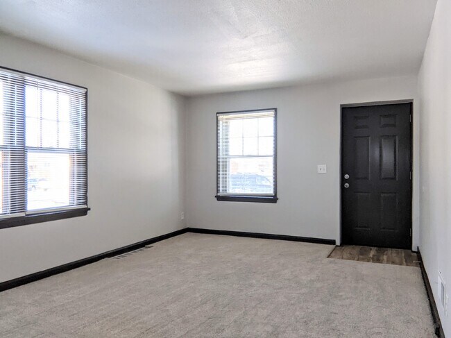 Foto del edificio - Hanscom Park Full Duplex