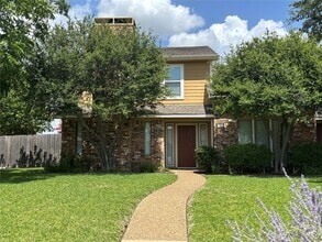 Building Photo - 3302 Wells Dr