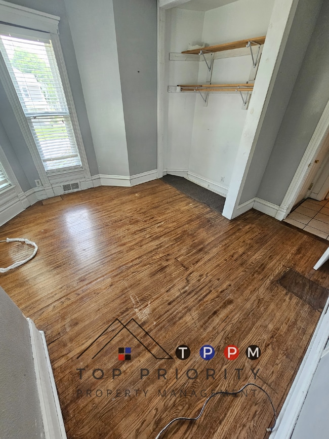 Building Photo - 3 Bedroom | 1.5 Bath Apartment in Cedar Fa...